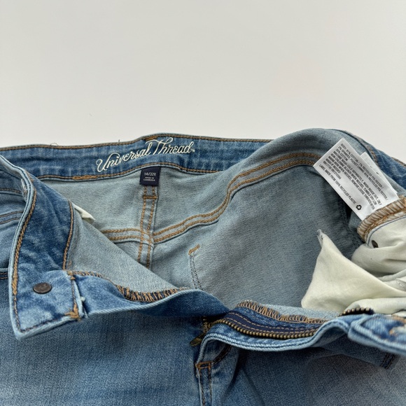 Universal Thread Medium Wash Distressed Mid-Rise Jeans – Size 14 / 32 Regular - Picture 8 of 8